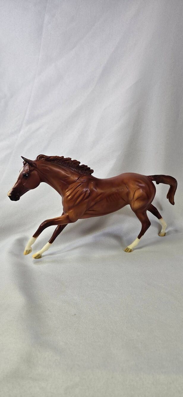 Breyer Traditional Secretariat Horse Model #1345 Triple Crown Champion 1:9